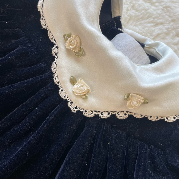 Peaches n’ Cream velvet dress - Picture 2 of 5